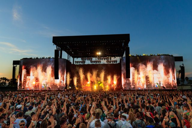 Billie Eilish podría encabezar Coachella tras la destitución de Travis Scott