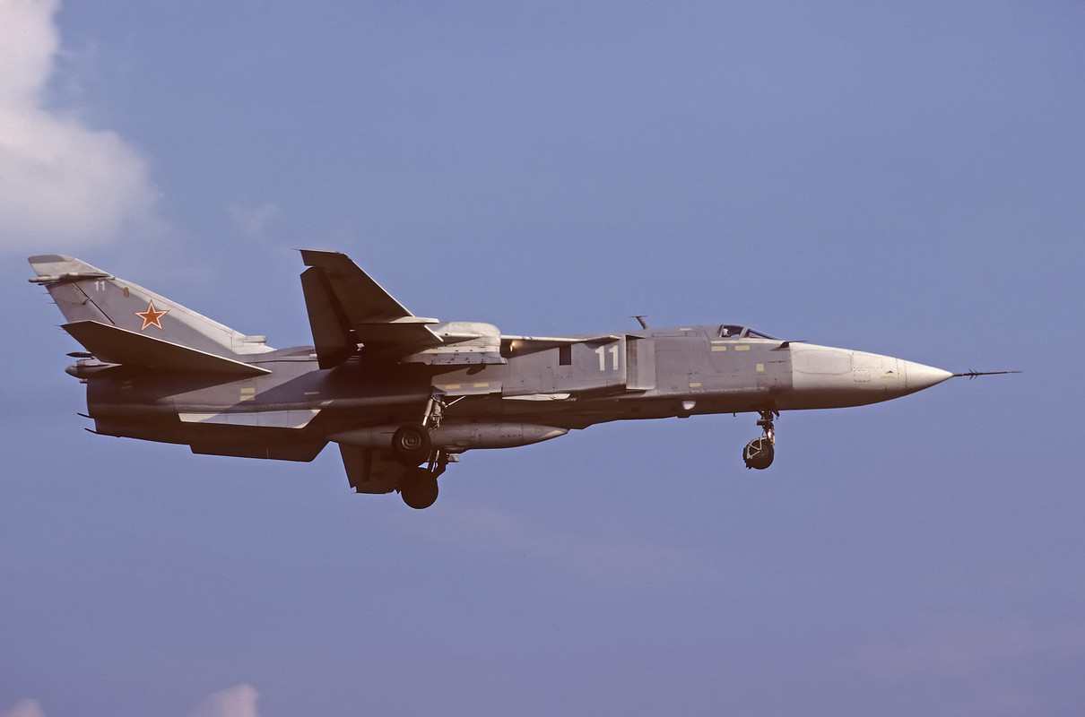 11 ORAP Su-24MR 11 White_0515329_16.09.91