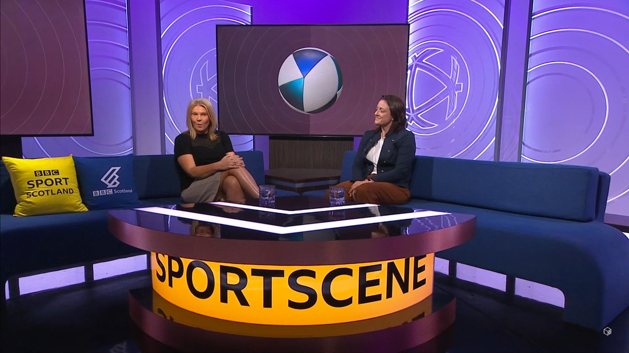 03.06 - 23.10.00 - Sportscene. Jane Lewis presents all the highlights....ts_snapshot_10.04.075
