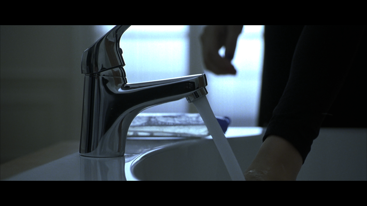 The.Bourne.Identity.2002.2160p.UHD.BDRemux.DTSX.7.1.HYBRID.DoVi-DVT.mkv_20220406_111437.877