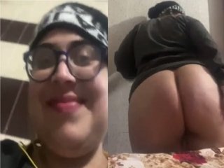 Big hot ass lady showing her plump pussy