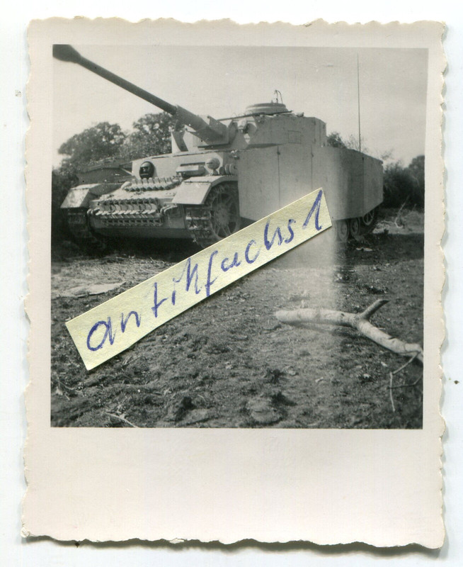 Foto - schwerer Deutscher Panzer Typ IV mit Langrohr und Seitenschürzen im 2.WK