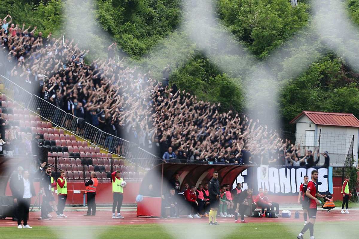 FAEE4E49-B78D-424F-9B99-AD278041BD45