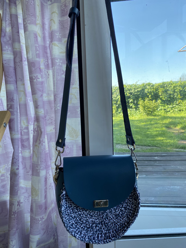 93B3E233-1F09-4C62-9EC4-BA8754E55F0C