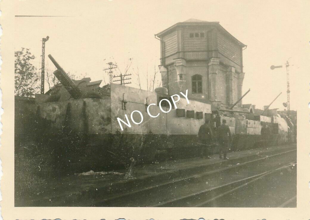 Foto WK II russischer Panzerzug im Bahnhof Русский бронепоезд на станции Во E1.5