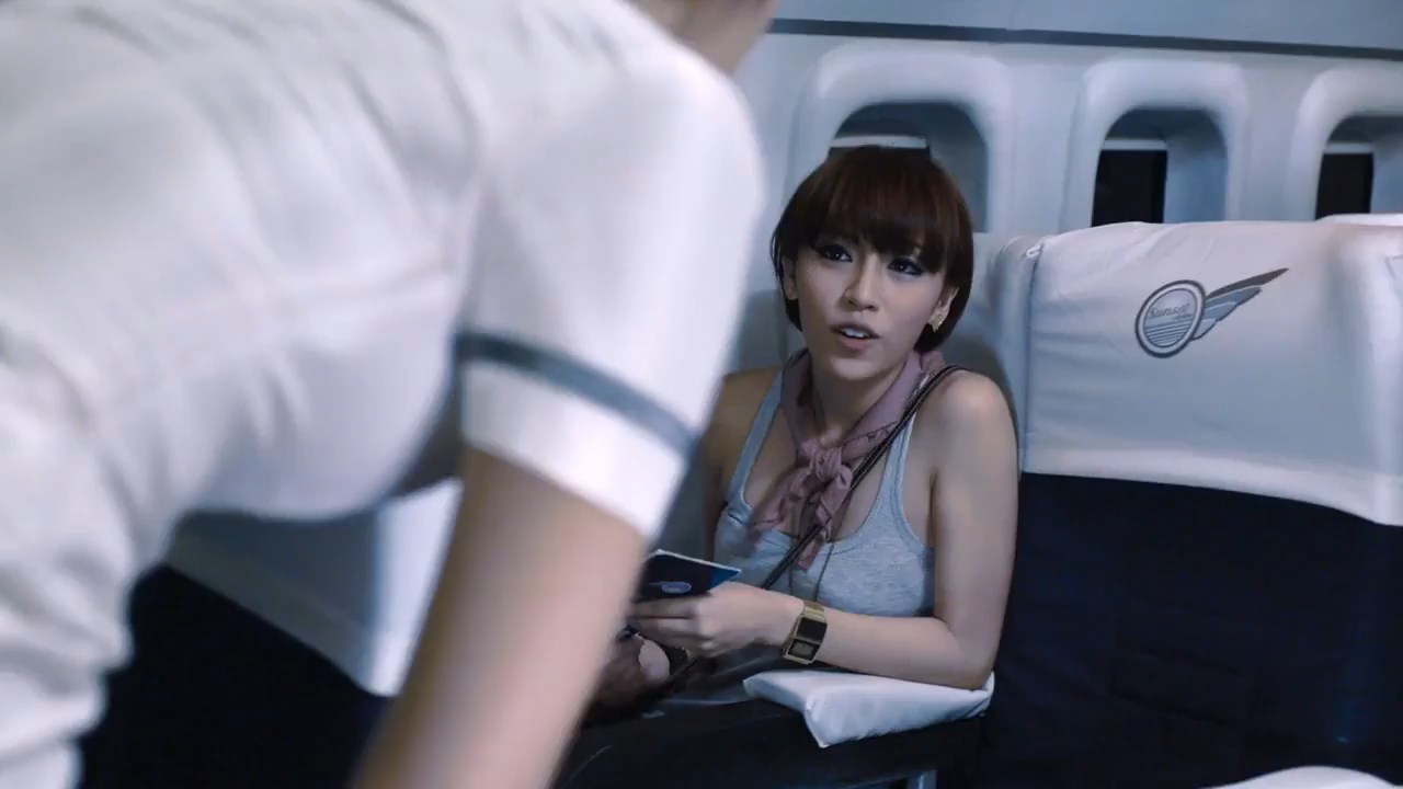 407 Dark Flight 2012 BluRay [Hindi + Tamil + Telugu + Thai] 480p, 720p ESub Screenshot