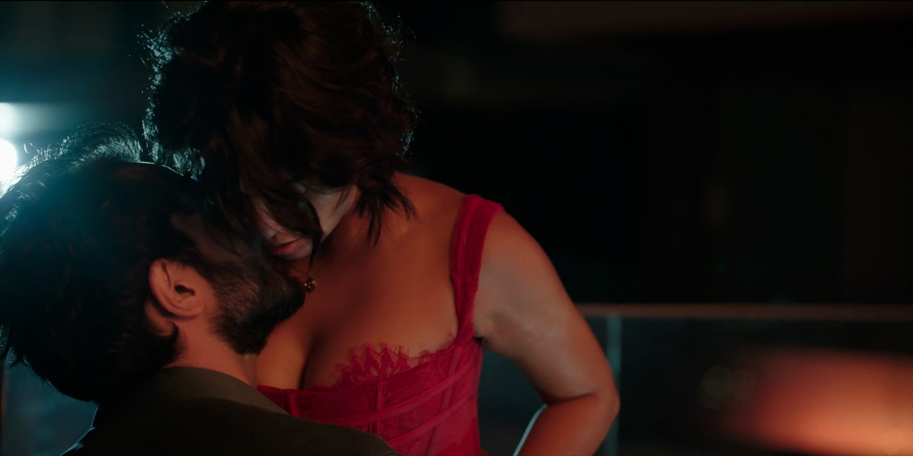 sayani gupta hot, sayani gupta web series, sayani gupta romance, sayani gupta kissing scene, indian bold web series, sayani gupta sexy, netflix india, hot indian actresses, web series bold scenes, sayani gupta hot moments