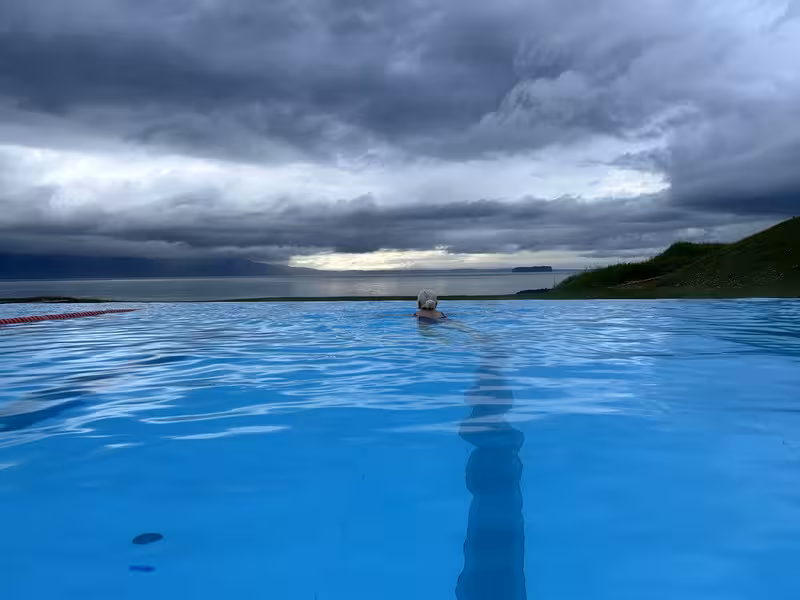 10/07/2025 AKUREYRI, DALVIK, SIGLUFJÖRDUR, HOFSÓS Y SU ESPECTACULAR PISCINA - 2º Viaje a la Tierra del Hielo y Fuego de 21 días (en construcción, con videos) (28)