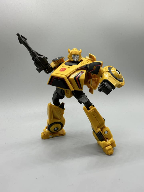 Studio-Series-Gamer-Edition-Bumblebee-09