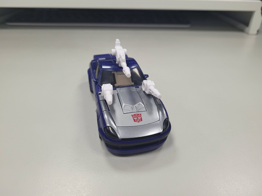 Buzzworthy-Bumblebee-Silverstreak-At-US-retail-11