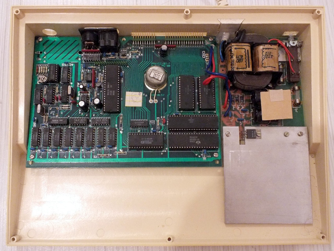 Компьютер_Правец_8Д_внутри