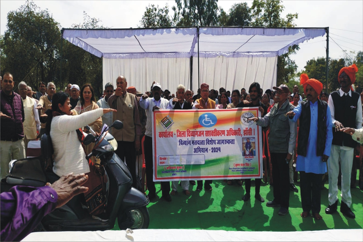 वरिष्ठ नागरिकों को मतदान के लिए किया जागरूक,दिलाई शपथ  