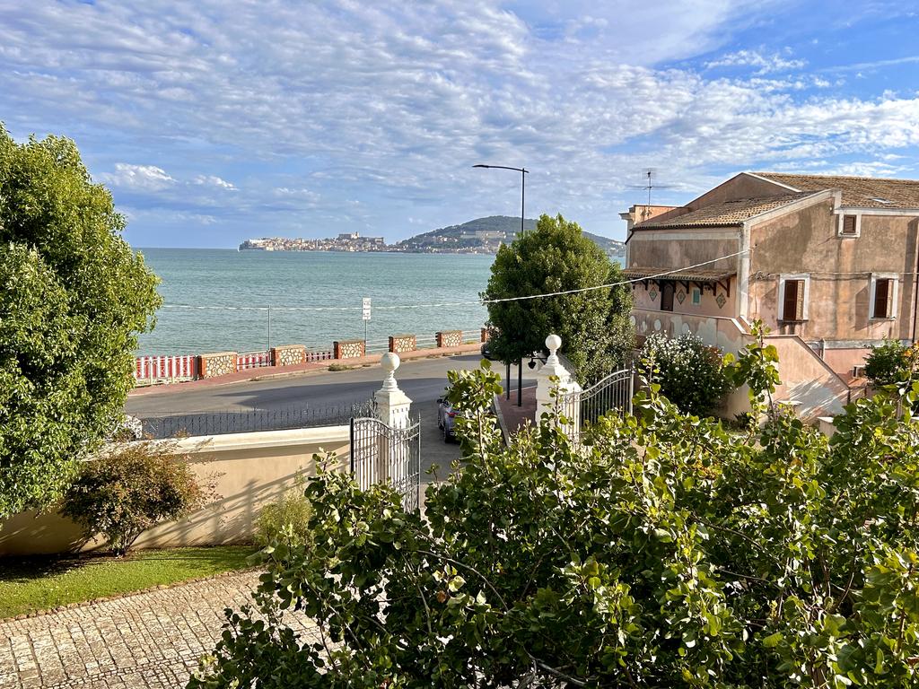 Жаркий сентябрь на побережье Тирренского моря. Жаркий сентябрь на побережье Тирренского моря.