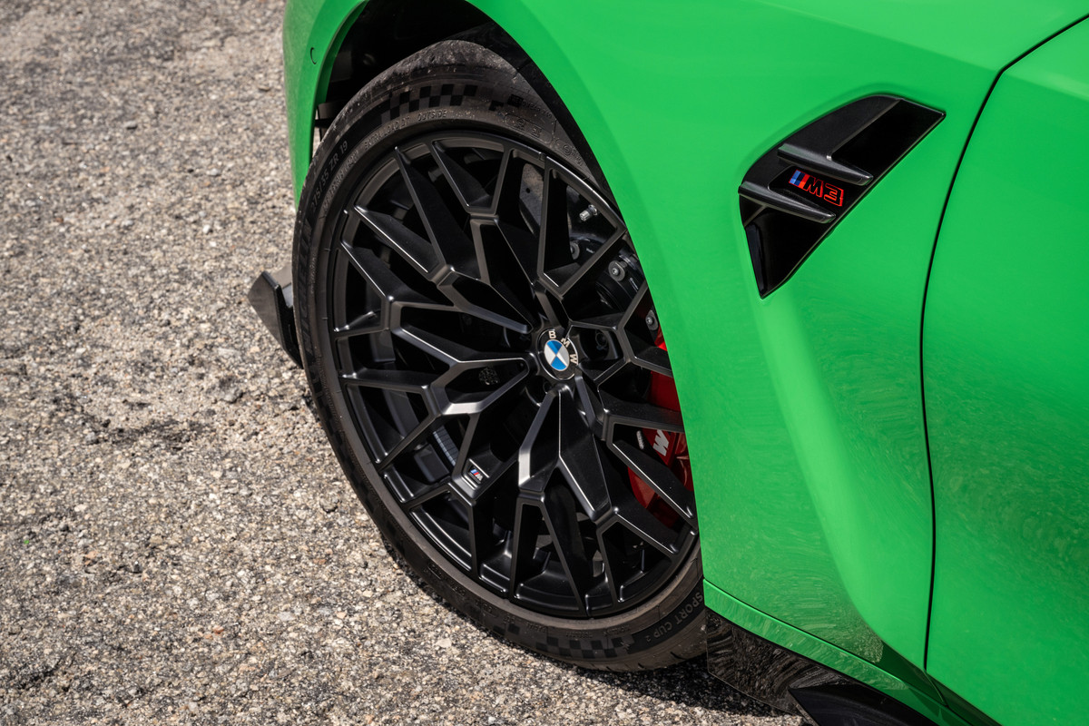 P90492776_highRes_the-all-new-bmw-m3-c
