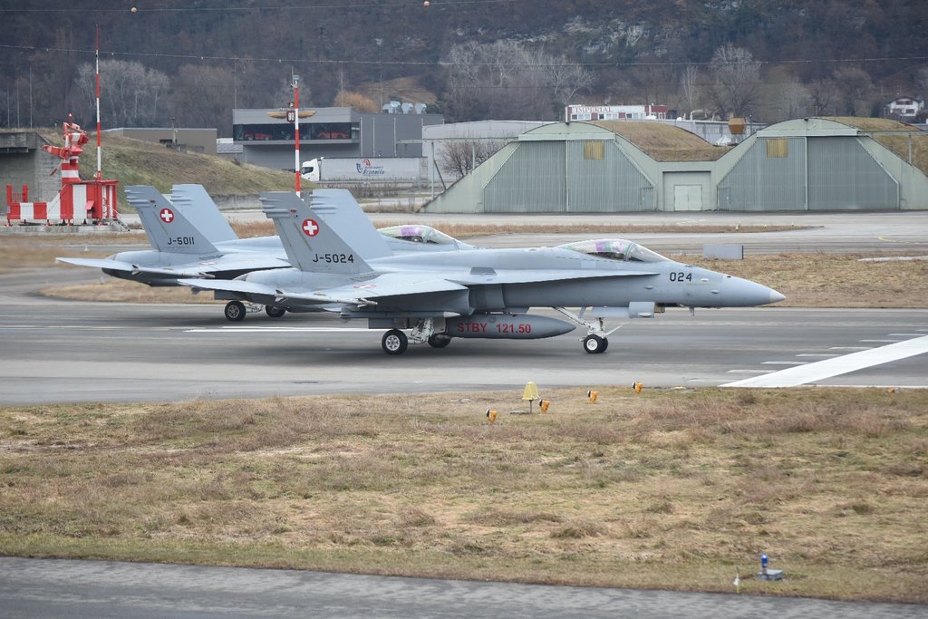 DSC-3416-F-18-J-5024-et-F-18-J-5011-a-Si