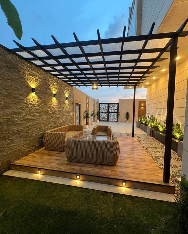 برجولة مع سقف خشبي