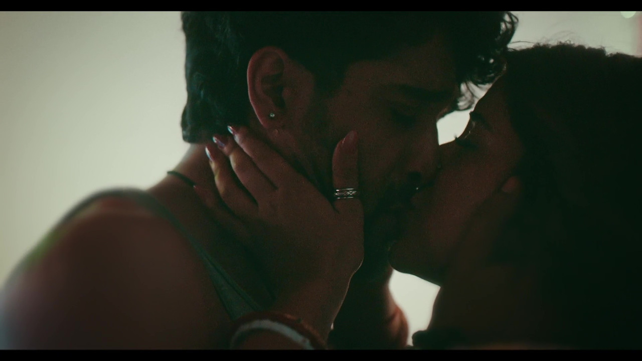 vlcsnap-2025-04-16-23h06m35s773