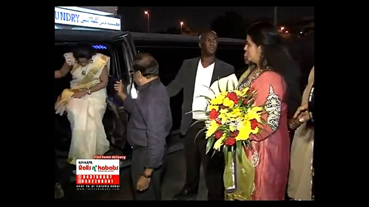 Kavya Madhavan  Navel Slip.mp4_snapshot_00.02.593