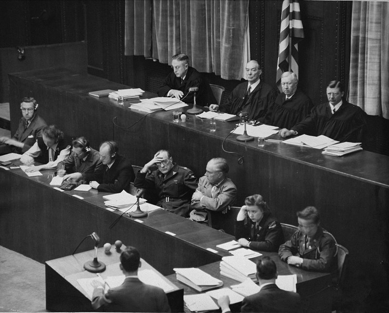 Jueces estadounidenses Harold Sebring, Walter B. Beals, Johnson Crawford y Victor Swearingen durante el juicio de los doctores