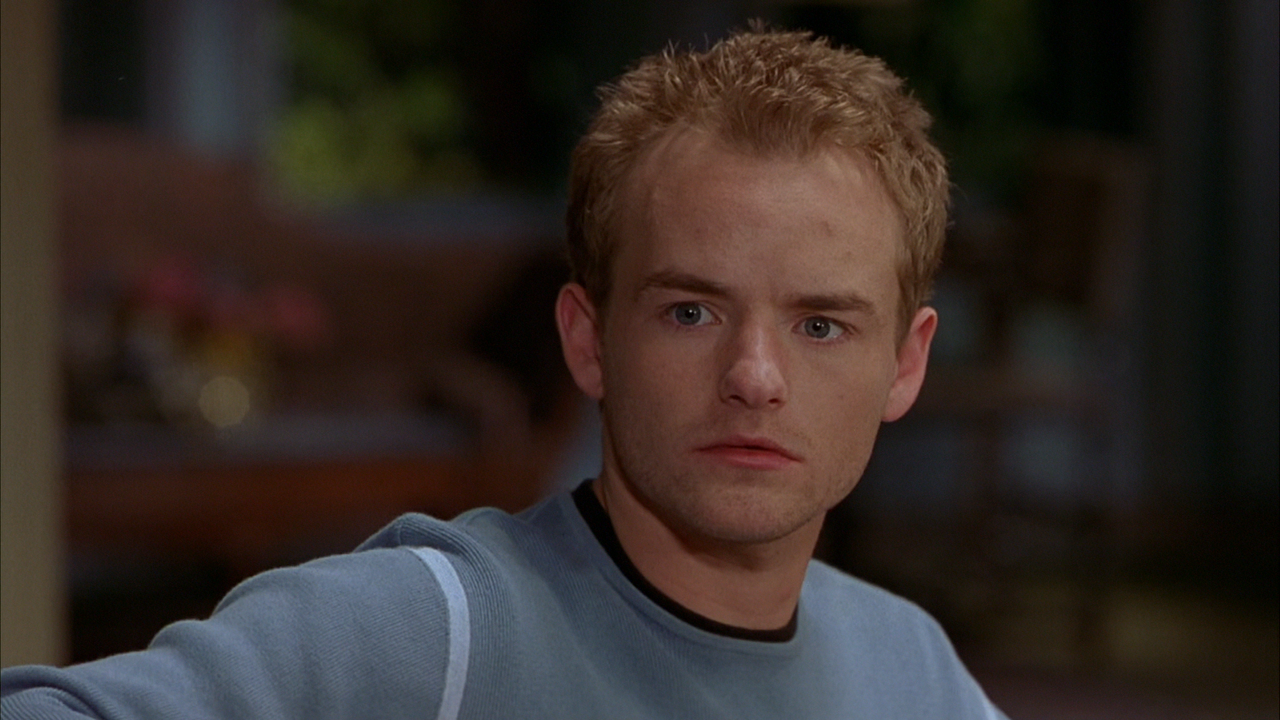 Scary Movie 2 (2001) (1080p Bluray AV1 Opus) [NeoNyx343] - [00:25:07.214]v1