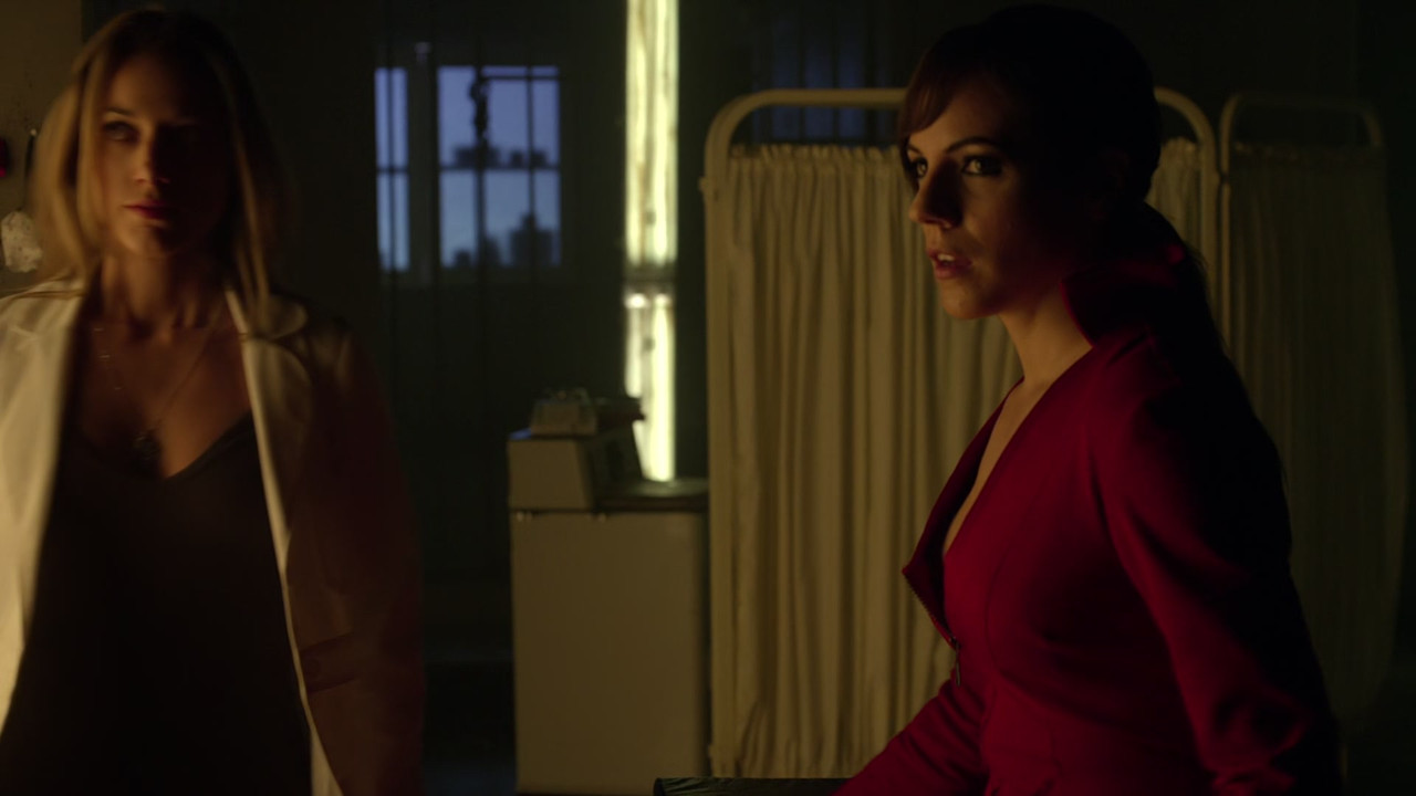 Lost Girl (2010) - S03E01 - Caged Fae (1080p BluRay x265 Langbar