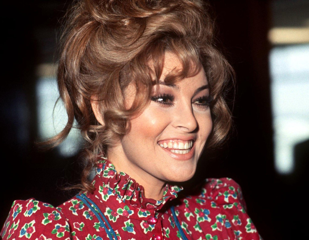 raquel_welch_d42