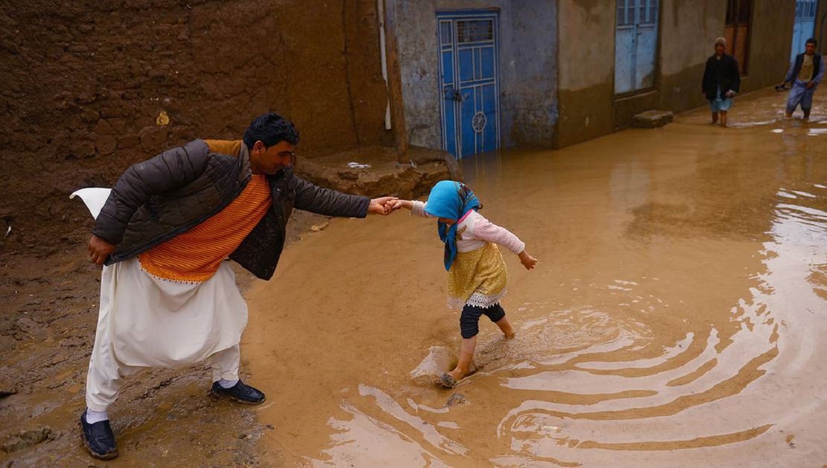 Inundaciones repentinas matan a 5 en el este de Afganistán
