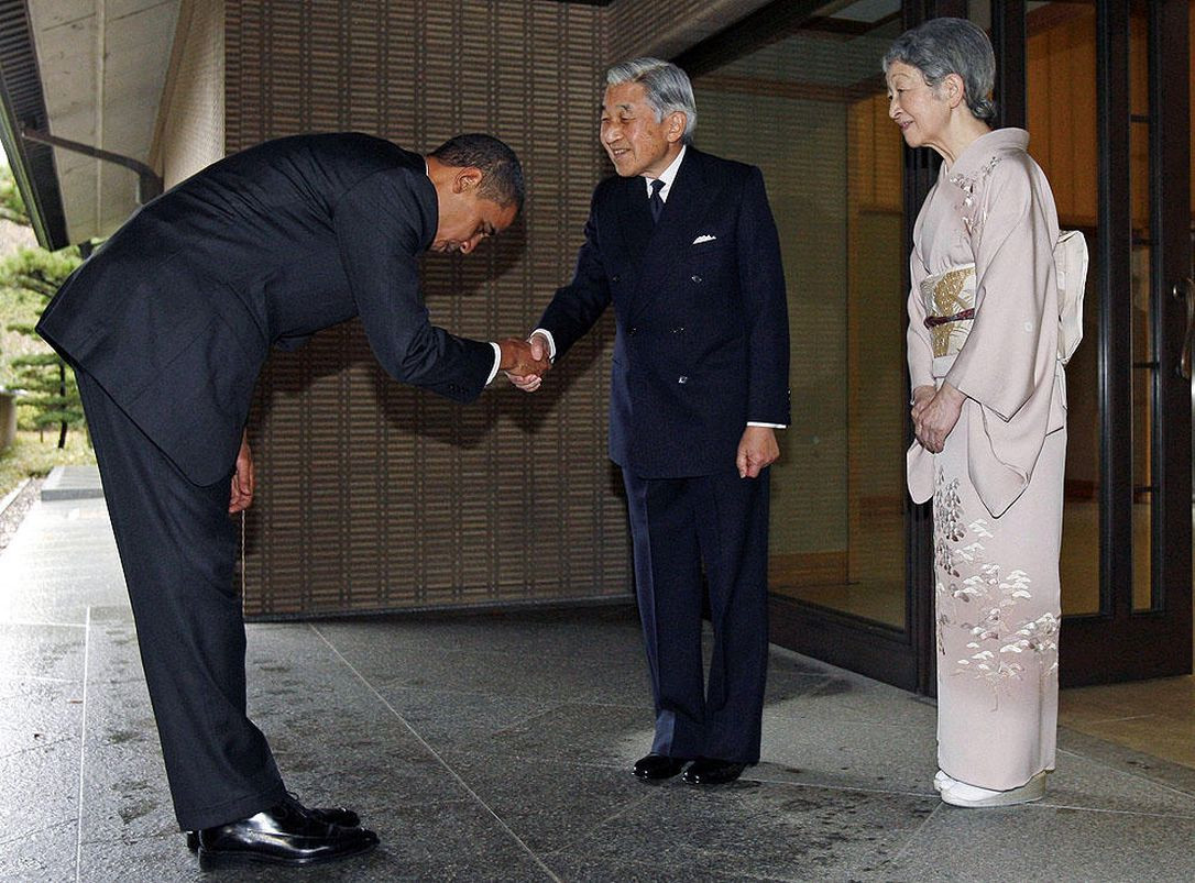 obama slammed for bowing to japansemperor