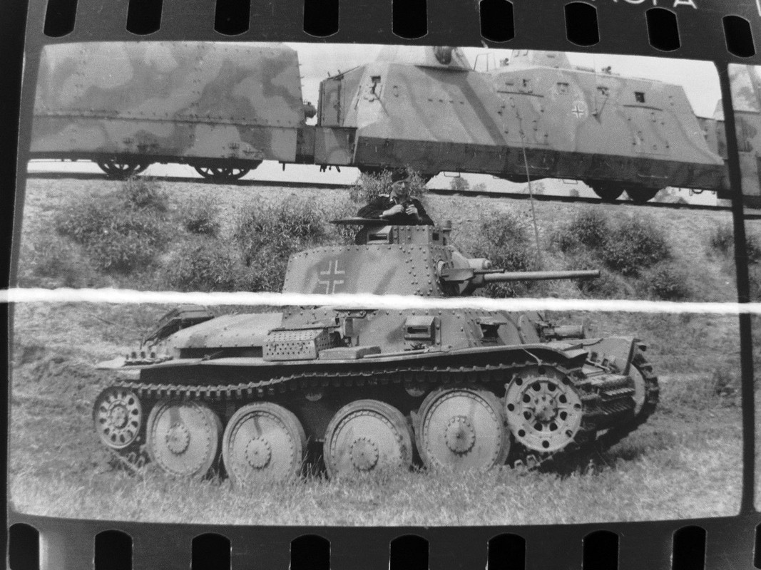 Panzerzug 62 Ausbooten Panzer 38(t) mit Infanter