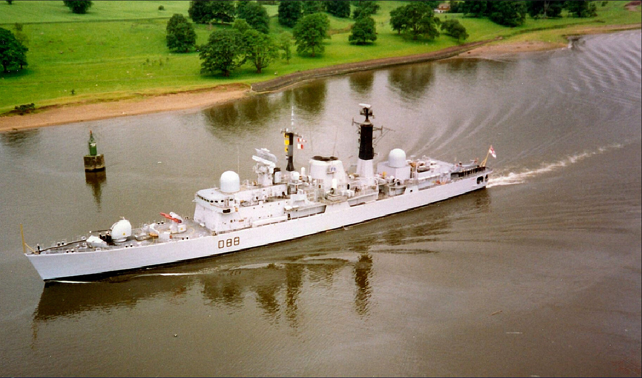 HMS Glasgow (D.88) заход в Глазго, июнь 1993