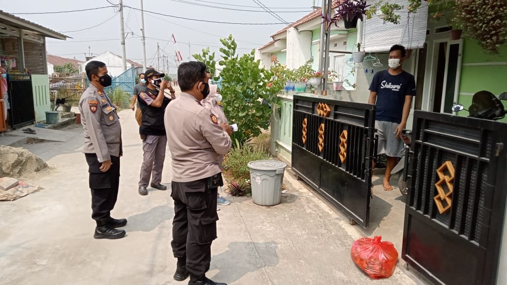 IMG-20210719-WA0033 Polsek Serang Sambangi Warga Terpapar Covid-19 Beri Bantuan Sosial