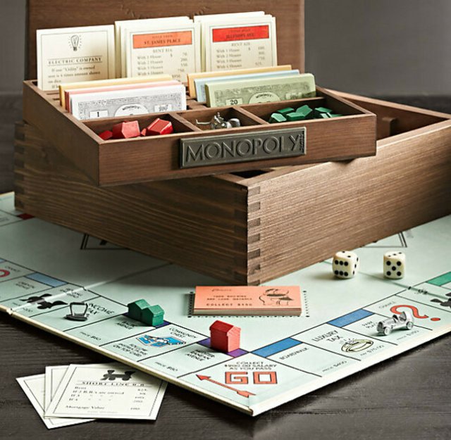 Организация настольных игр. Монополия игра. Монополия настольная игра. Монополия деревянная. Монополия в ящике.