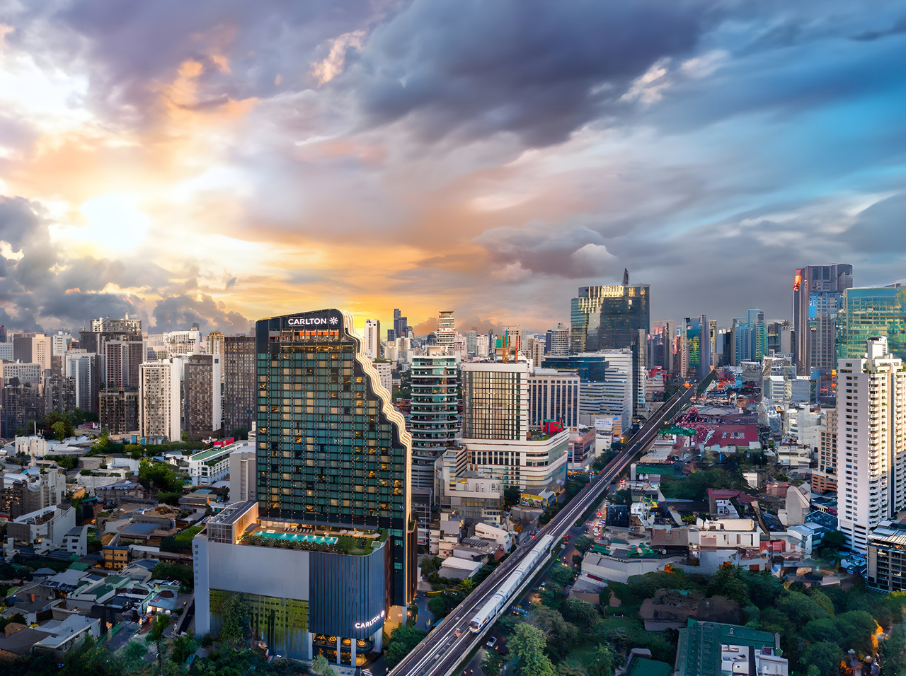 Exterior Shot Carlton Hotel Bangkok Sukhumvit