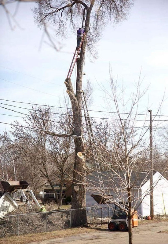 workplace-safety-fails-men-accident-waiting-to-h