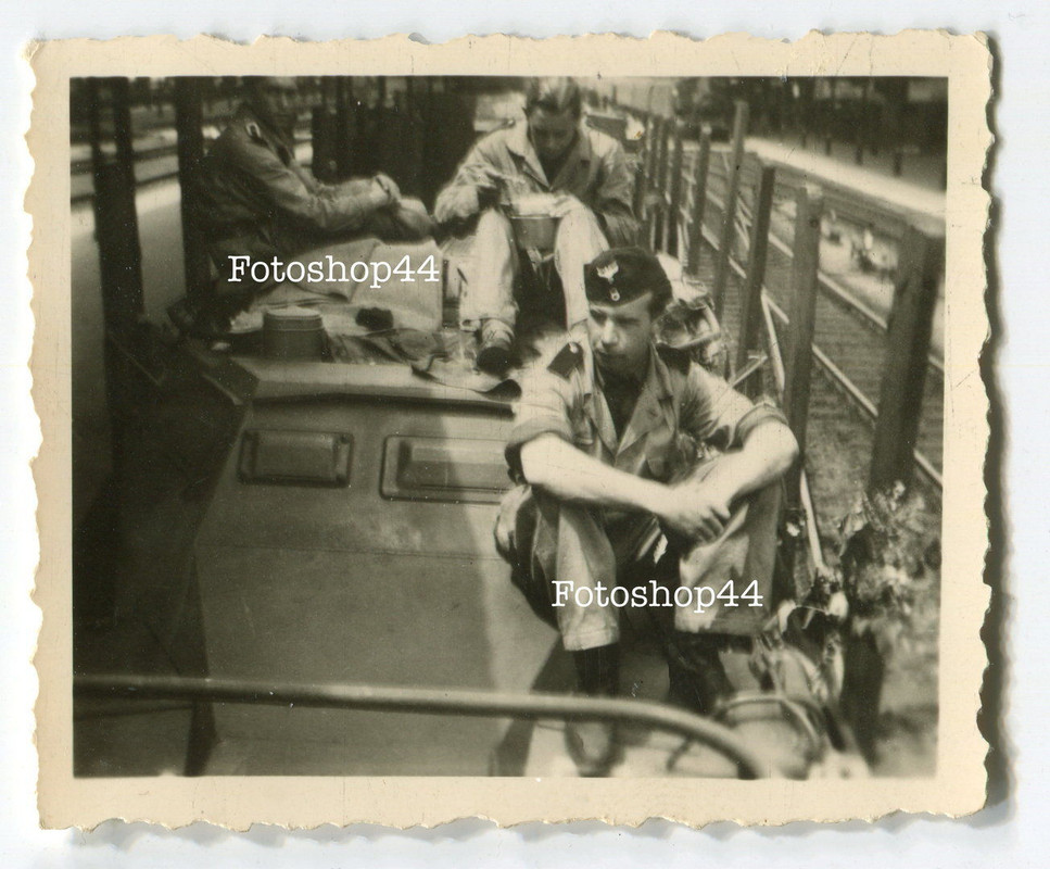 Foto Panzer SDKFZ 222 Panzermänner