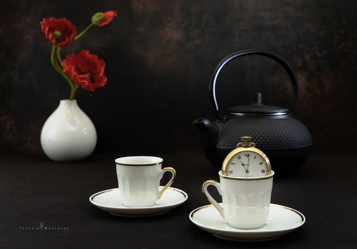 blacknwhite-kettle-cups.jpg