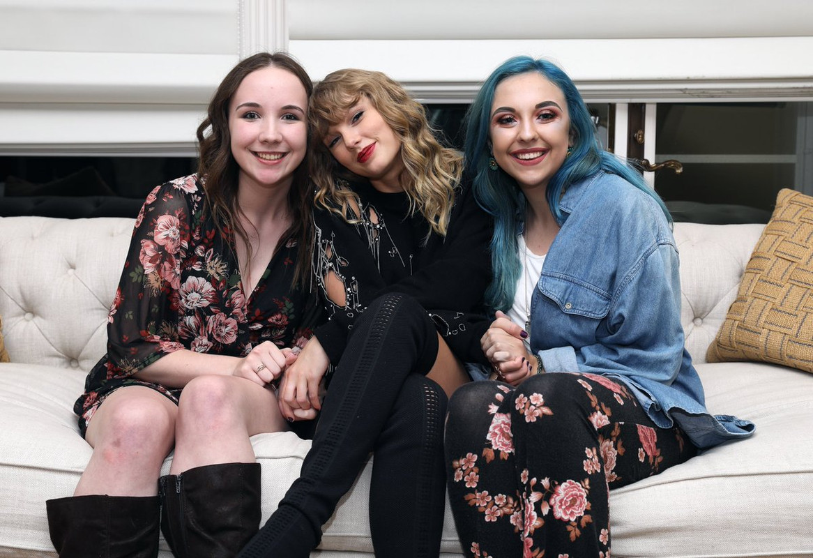taylor-swift-reputation-secret-sessions-at-her-home-in-rhode-isl