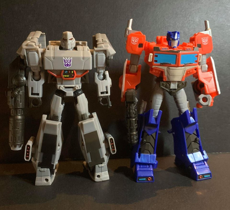 Cyberverser-Deluxe-Optimus-Prime-21