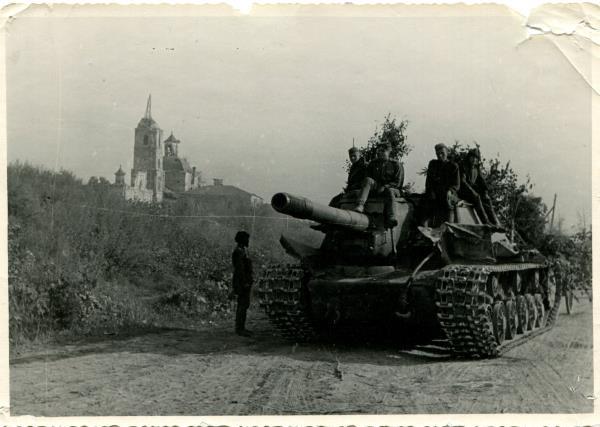 Самоходное орудие старшины С.Дудина на окраине Ельни.