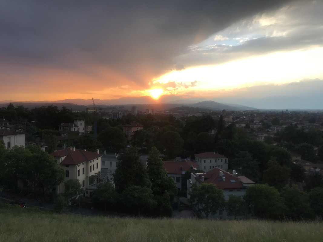 DA8FF878-0C62-4B5C-B5CF-3AB045D24168