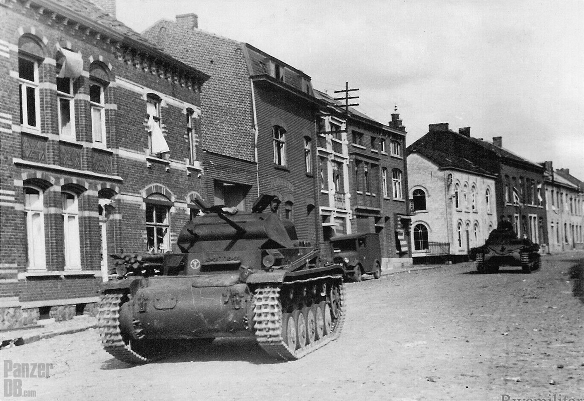 Belgium, May 19, 1940. A Panzer II Ausf. c (2.SerieLa.S.100) followed by a Panzer I (M.G.) Ausf. A f