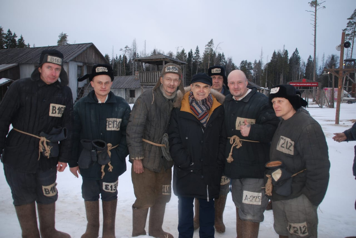 B5D06322-2B03-4279-9C20-888482E83DE1