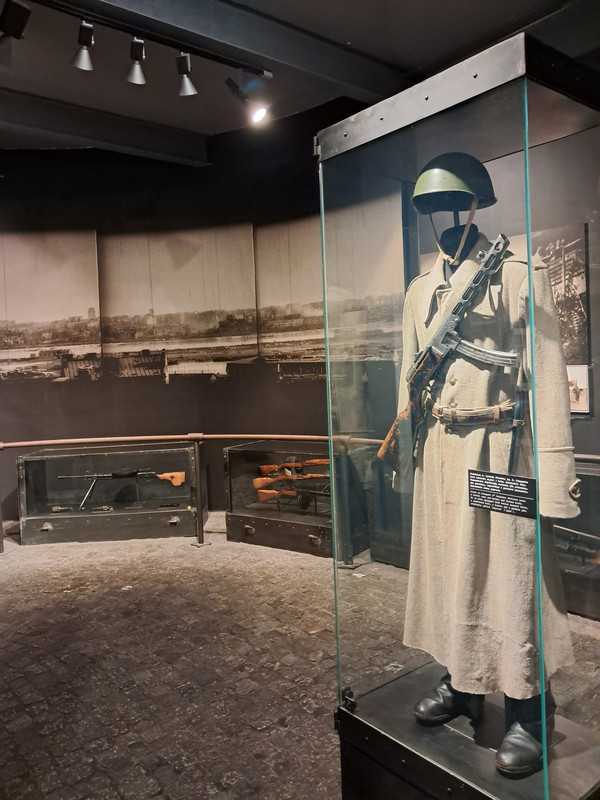 Varsovia 2024 la ciudad Fénix que resurgió de sus cenizas. - Blogs of Poland - Dia 2-Museo del alzamiento, museo Polin y gueto judío (12)