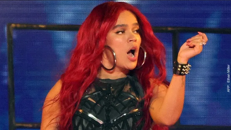 Karol G enseña su parte íntima en pleno concierto por este error