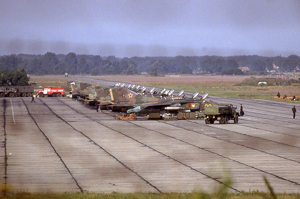 19 GvAPIB_ [Lärz 8.92] On the ramp ready for her daily flights