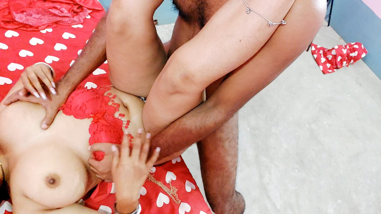 Indian beautiful bhabhi Oil Hard chudi.mp4_snapshot_08.40.000