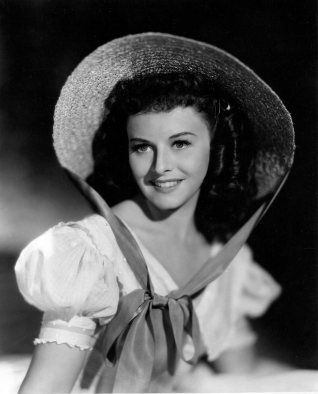 paulette_goddard_mb20