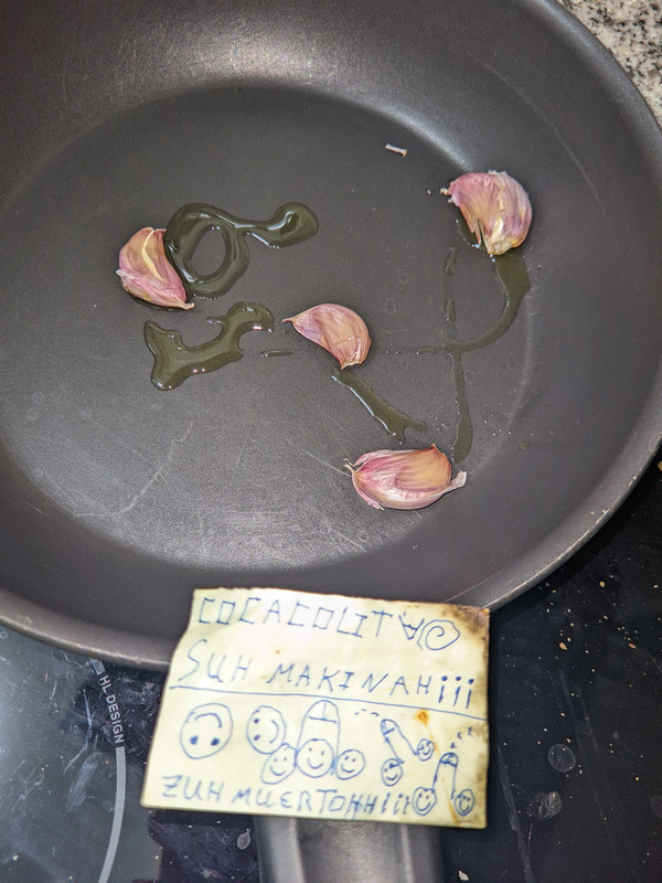 Tengo jambre pero no tengo ganas de jacer de comer.