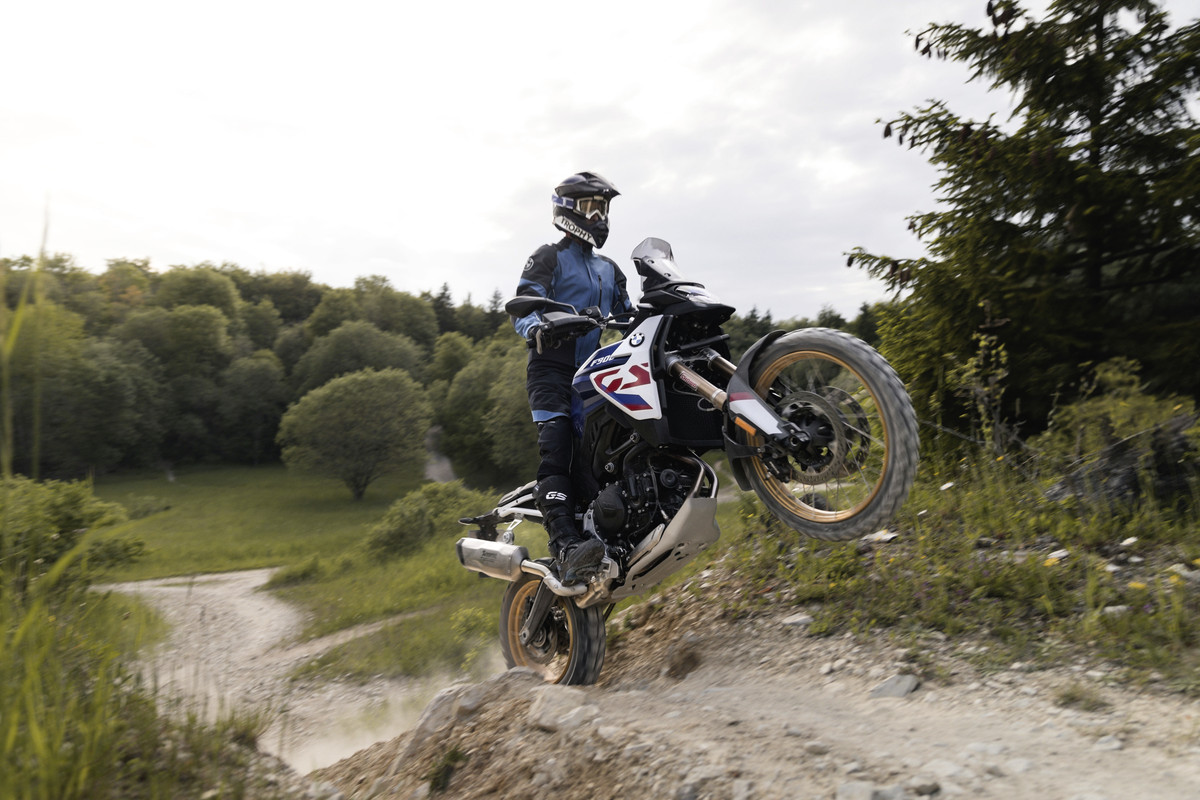 P90533703_highRes_bmw-motorrad-clothin