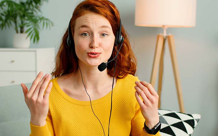 Cápsula de control en línea y el adaptador para PC incluidos con el auricular.